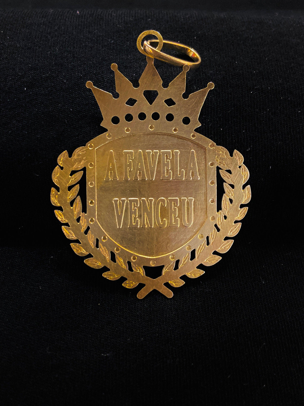 PINGENTE FAVELA VENCEU
