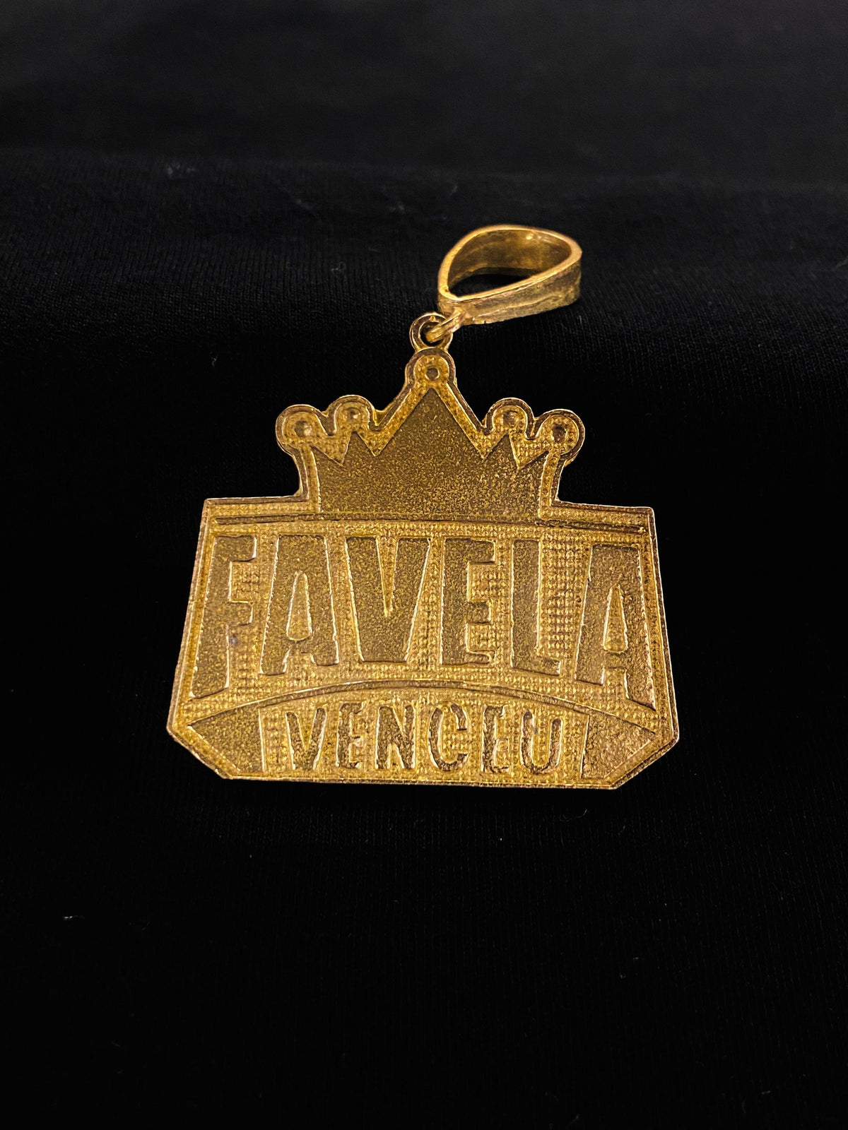 PINGENTE FAVELA VENCEU