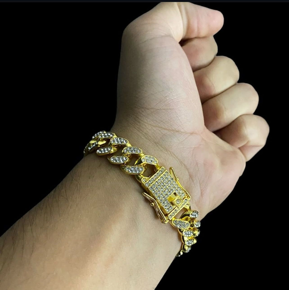 PULSEIRA CRAVEJADA BANHADO A OURO 18K